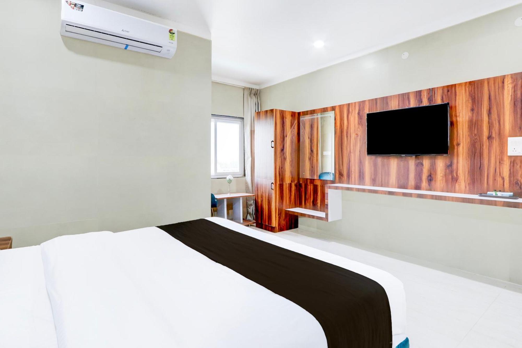 Hotel O Pr Grand Khammam Extérieur photo