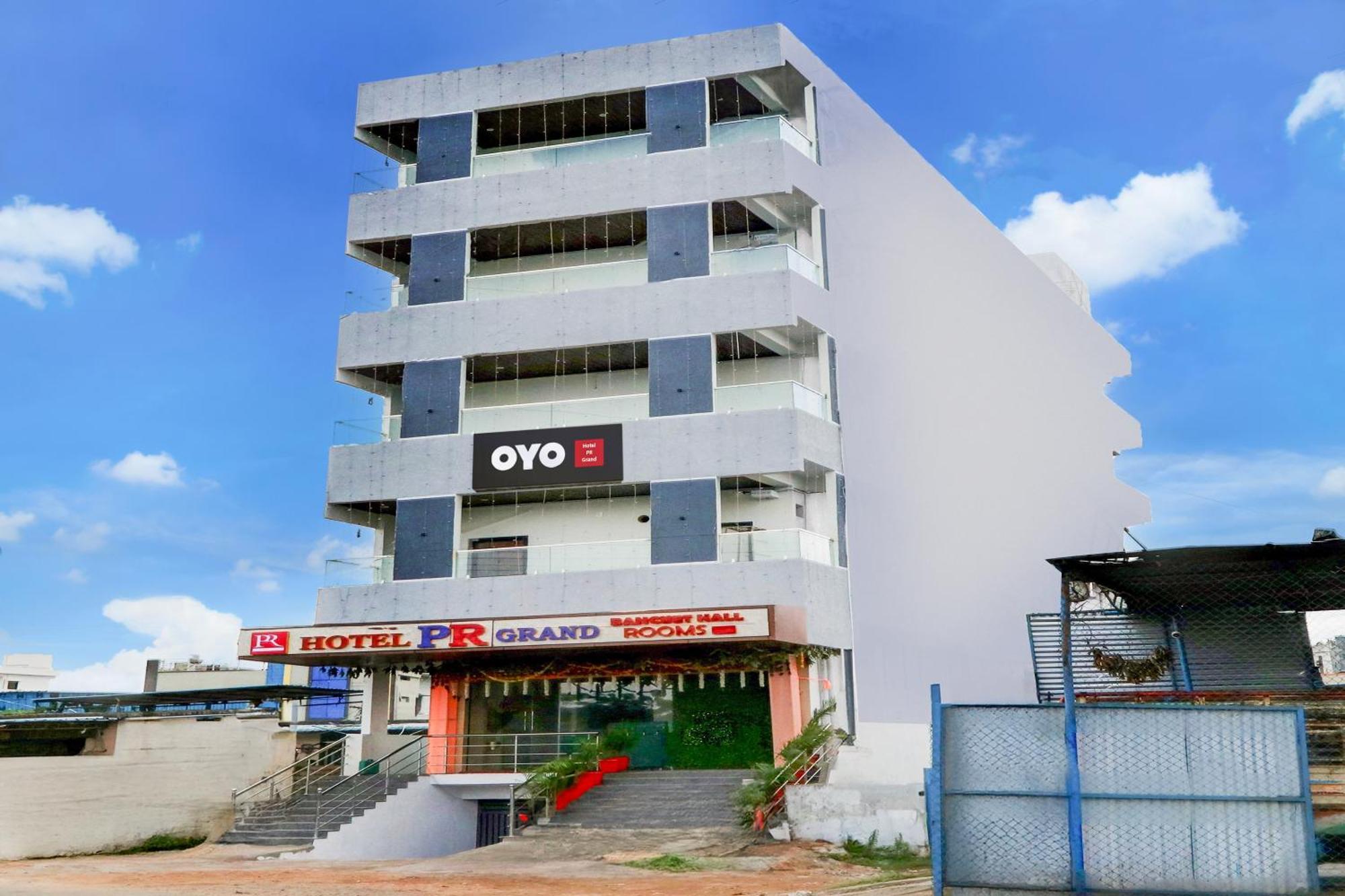 Hotel O Pr Grand Khammam Extérieur photo