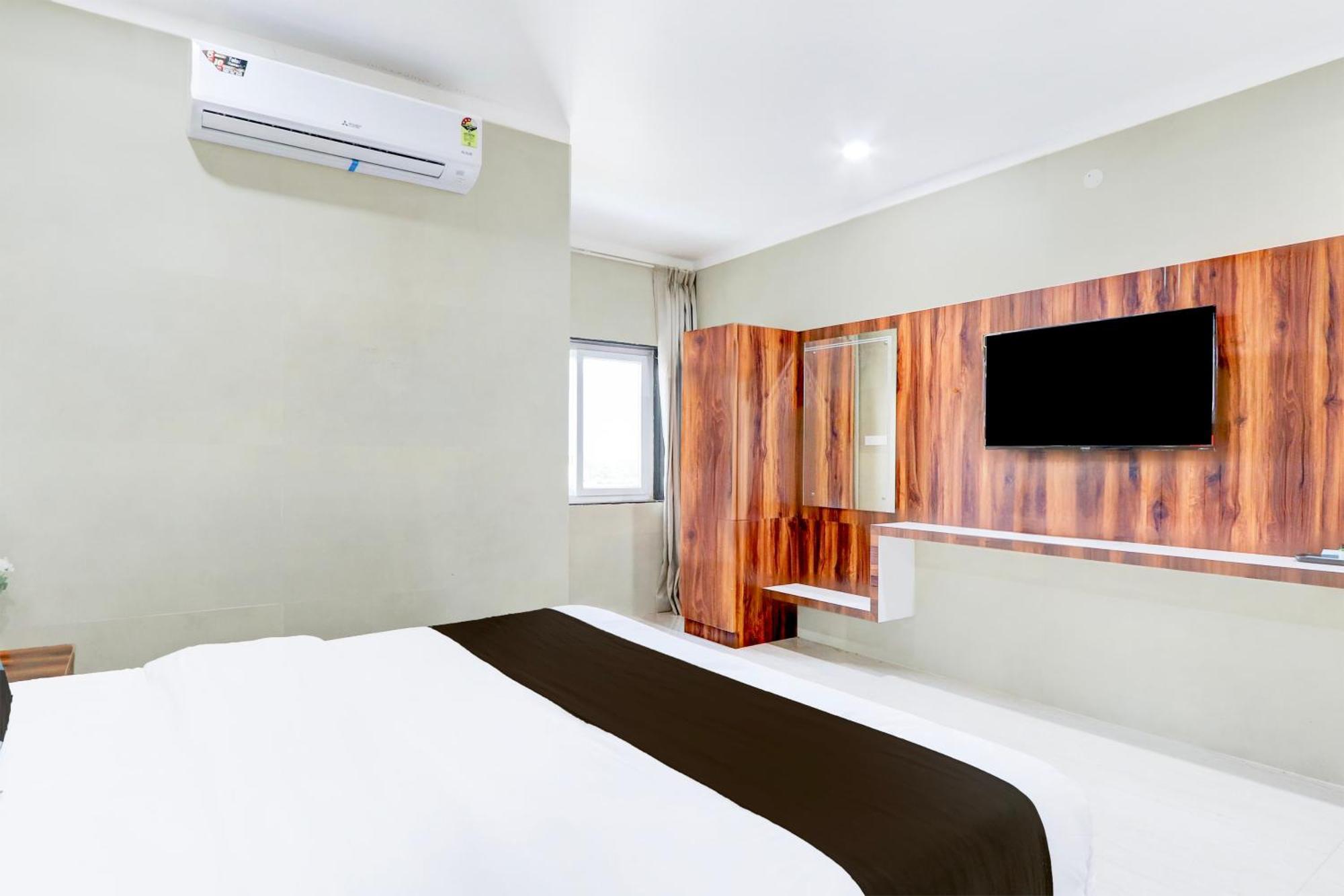 Hotel O Pr Grand Khammam Extérieur photo
