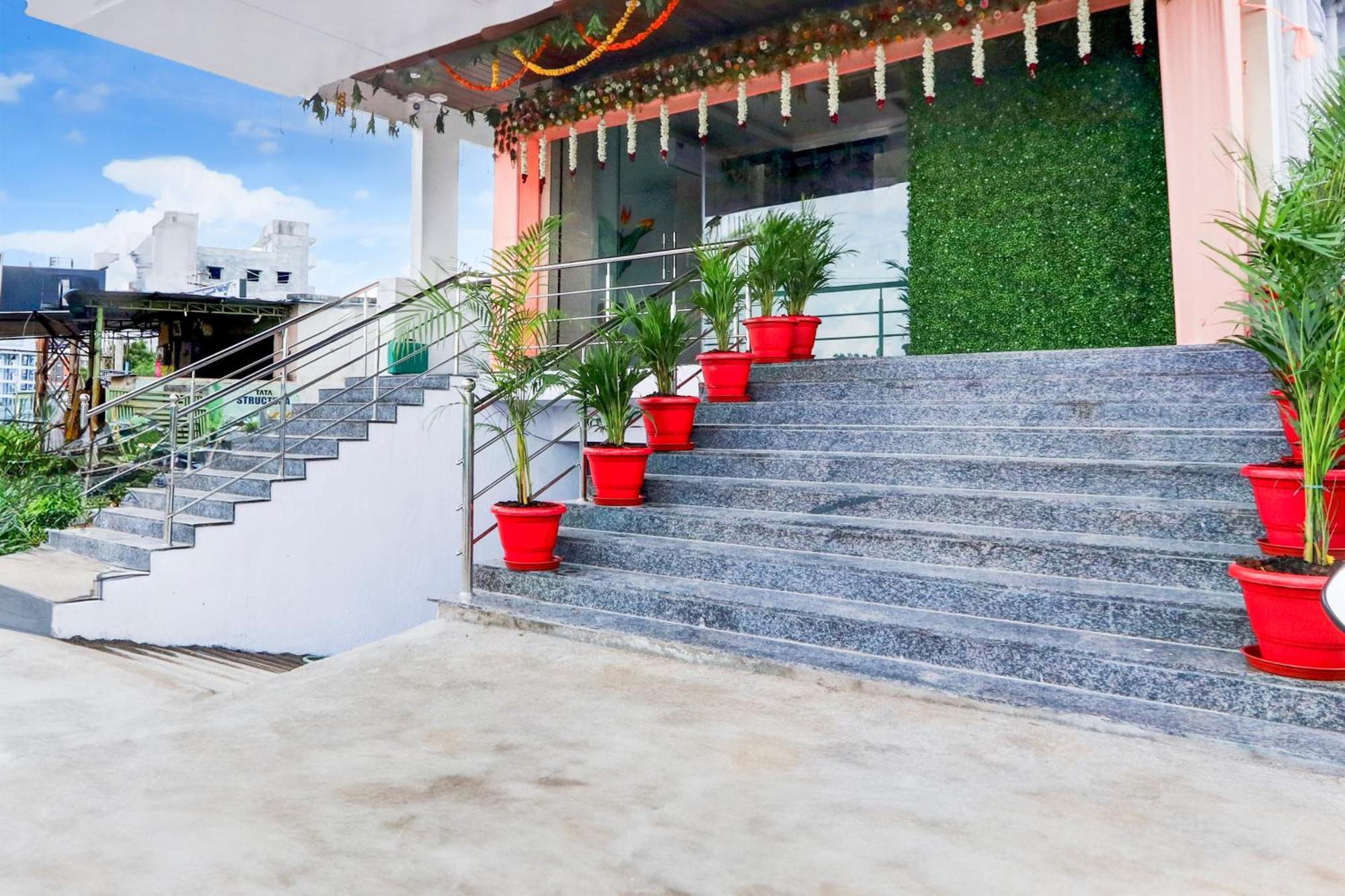 Hotel O Pr Grand Khammam Extérieur photo