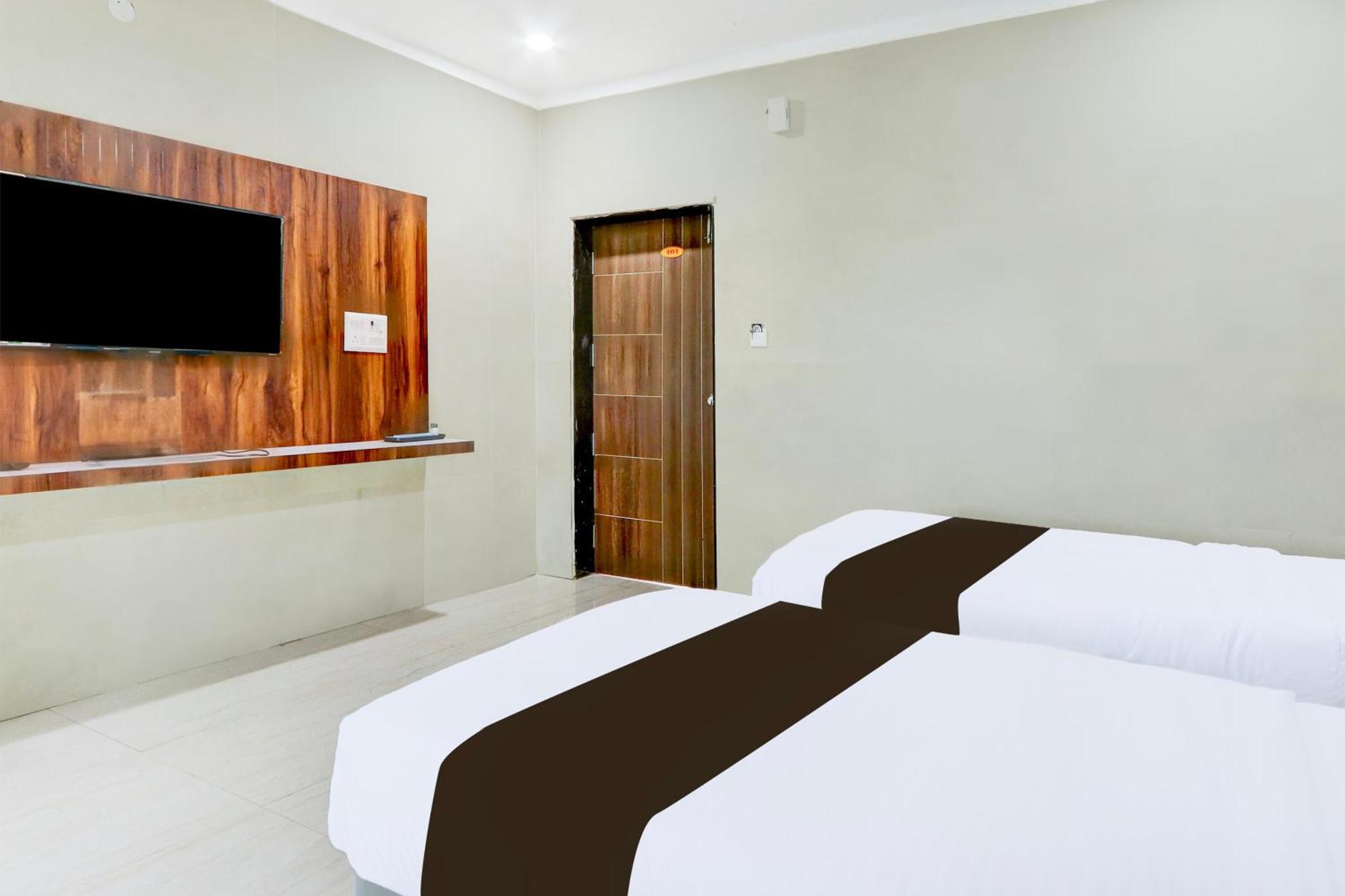 Hotel O Pr Grand Khammam Extérieur photo