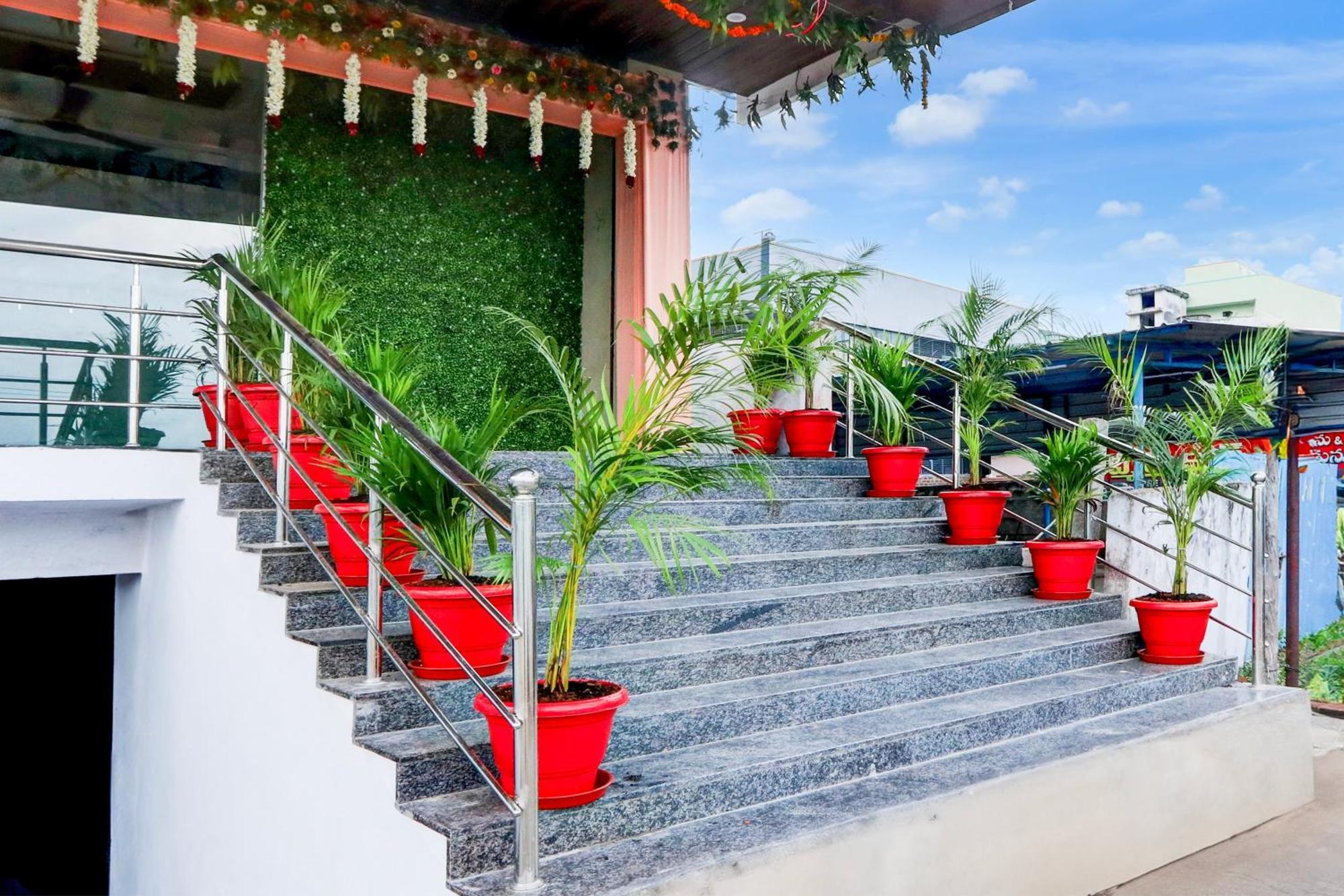 Hotel O Pr Grand Khammam Extérieur photo