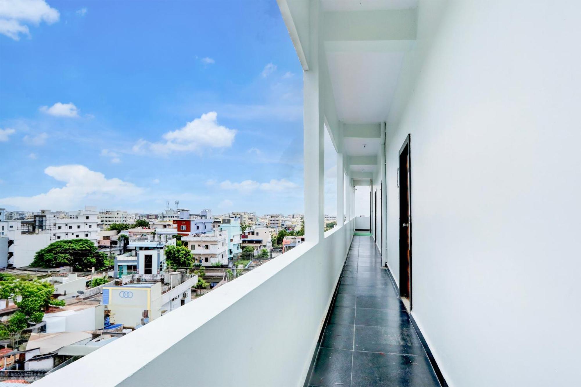 Hotel O Pr Grand Khammam Extérieur photo